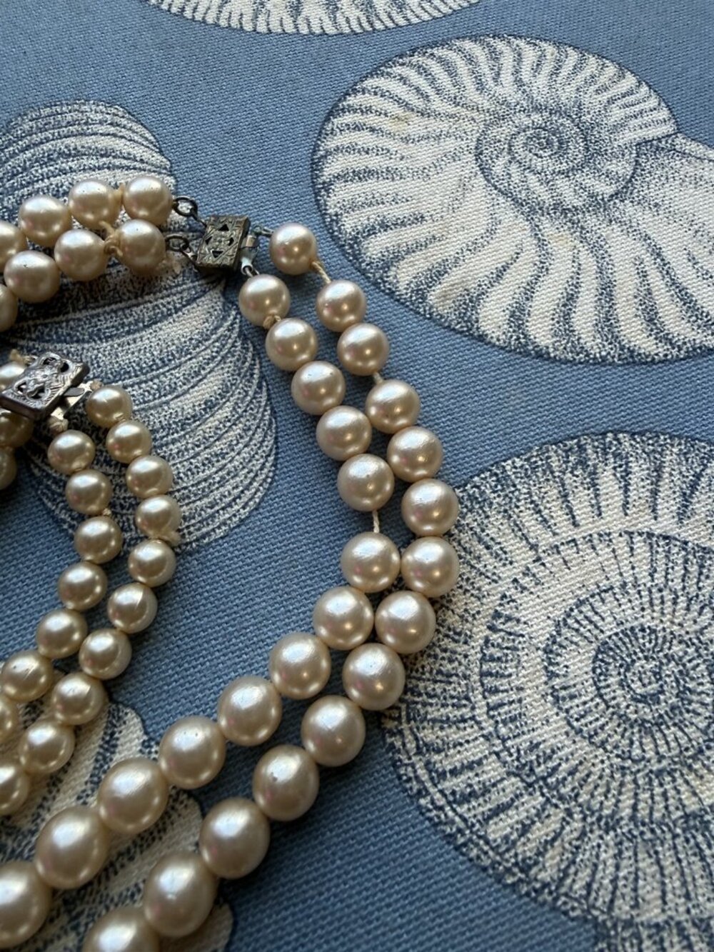 Vintage Faux Pearl Choker Necklace and Earring Set Ornate Clasp - Picture 3 of 6